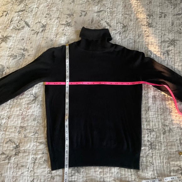 JOSEPH A. Classic Turtle Neck Sweater Black Medium - Picture 4 of 6